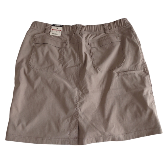 NWT Duluth Size 18 Mid Rise Dry On The Fly Improved Skort - Picture 3 of 15